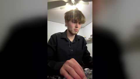 bigskinnyboyshh online show from December 13, 9:43 pm