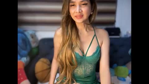 Yna     online show from April 17, 8:11 pm