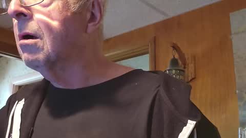 Snapshot of bill_25061 chatting on October 22, 6:31 pm bill_25061 online show from October 22, 6:31 pm