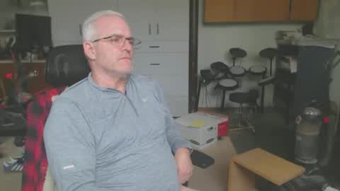 billp750876 online show from April 28, 9:08 pm