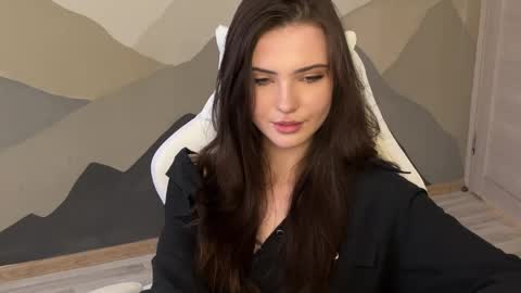 birkin_ online show from May 5, 4:24 pm