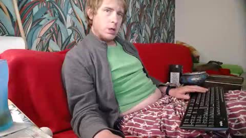 bizoukey15 online show from May 14, 2:21 am