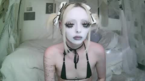 vampire fang  online show from February 27, 8:12 pm