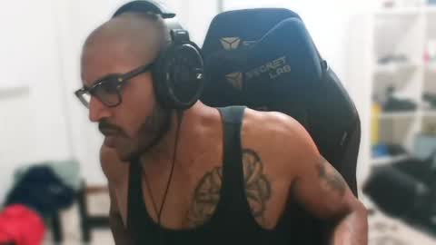 Master online show from April 18, 7:58 pm