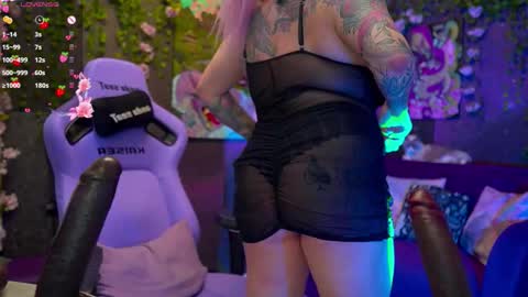 Snapshot of blackedbarbie chatting on October 22, 6:53 pm Alice online show from October 22, 6:53 pm