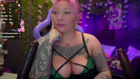 Snapshot of blackedbarbie chatting on October 18, 8:13 pm Alice online show from October 18, 8:13 pm