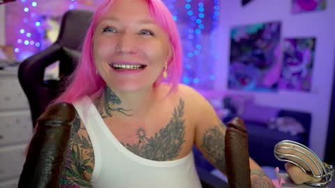 Snapshot of blackedbarbie chatting on December 6, 7:28 pm Alice online show from December 6, 7:28 pm