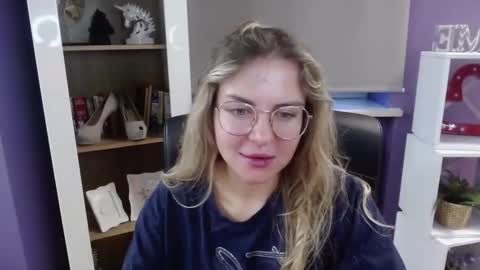 Z O E Y online show from September 19, 4:49 am