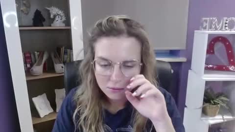 Z O E Y online show from September 16, 4:37 am