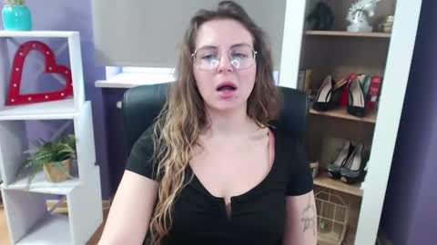 Z O E Y online show from March 5, 8:54 am