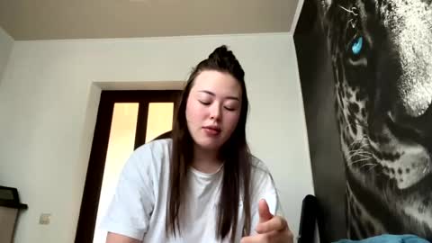 Hana  online show from June 8, 2:01 am