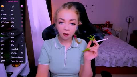 Nicole online show from January 12, 5:25 am