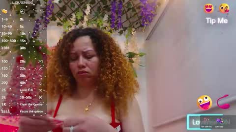 blonde_squirt_ online show from January 9, 4:56 pm