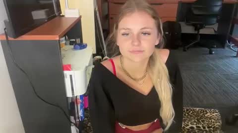 Snapshot of blondebunny88 chatting on October 23, 3:24 pm Blondebunnyx online show from October 23, 3:24 pm