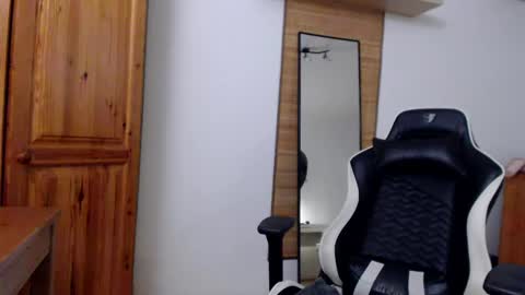 blondyelena online show from March 6, 9:03 am