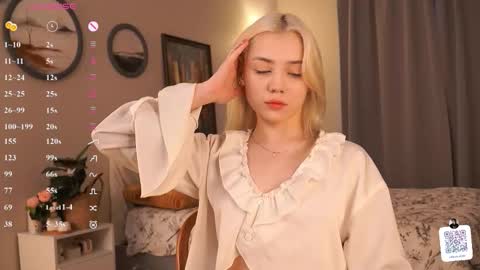 Adeline online show from November 18, 7:33 am