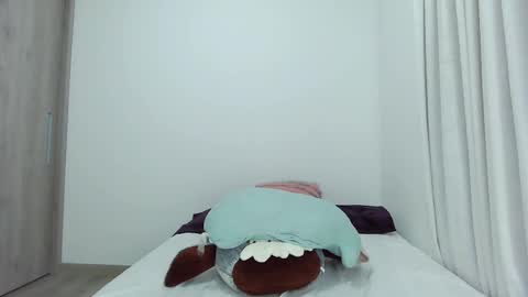 bluediamond_ online show from February 27, 6:46 am