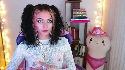 Snapshot of bluee_v chatting on October 23, 3:52 am Im Abril .. Nice to meet you thumb up me please its important INDEPENDENT MODEL online show from October 23, 3:52 am