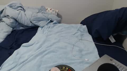 blue eyed twink online show from February 19, 4:39 pm