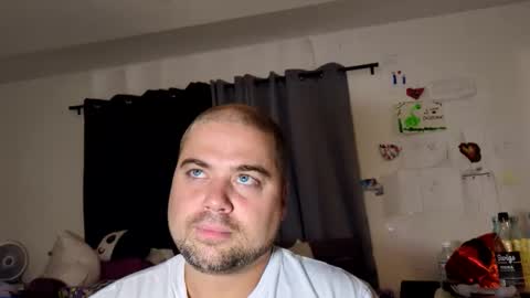 Snapshot of blueeyeme chatting on October 19, 5:56 am blueeyeme online show from October 19, 5:56 am