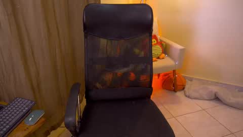 Snapshot of bluemysticlady chatting on October 23, 12:50 pm FLORAA online show from October 23, 12:50 pm