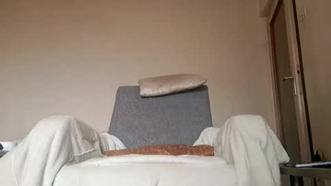 Snapshot of bobbytoyyboy chatting on December 8, 8:51 am bobbytoyyboy online show from December 8, 8:51 am