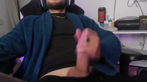 Snapshot of bodyking69 chatting on January 17, 7:27 pm bodyking69 online show from January 17, 7:27 pm