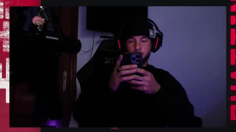 Snapshot of bodyking69 chatting on January 21, 12:04 am bodyking69 online show from January 21, 12:04 am