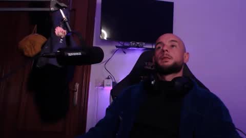 Snapshot of bodyking69 chatting on January 27, 7:13 pm bodyking69 online show from January 27, 7:13 pm