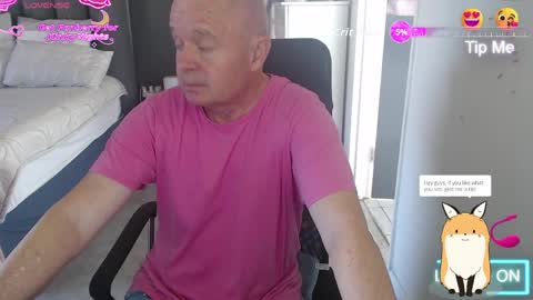 Ningifun couple online show from April 6, 7:42 am