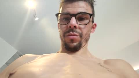 Snapshot of bomale89 chatting on February 14, 1:40 pm bomale89 online show from February 14, 1:40 pm