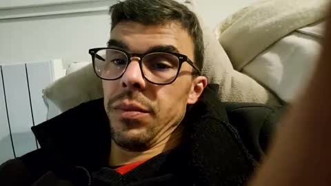 Snapshot of bomale89 chatting on February 14, 10:25 pm bomale89 online show from February 14, 10:25 pm