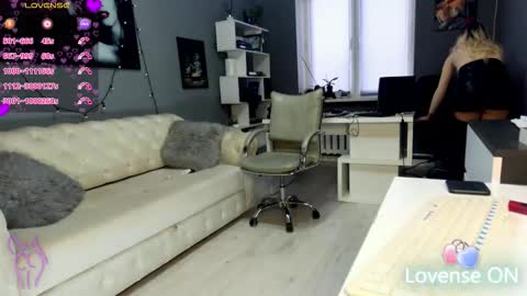 Snapshot of bonnie_annd_clyde chatting on October 15, 1:34 pm bonnie_annd_clyde online show from October 15, 1:34 pm