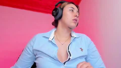 Bonnie Help me reach 500 likes online show from February 2, 8:38 pm