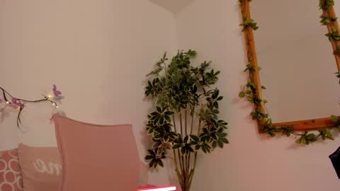 Snapshot of bonniecute_ chatting on October 23, 12:34 am online show from October 23, 12:34 am