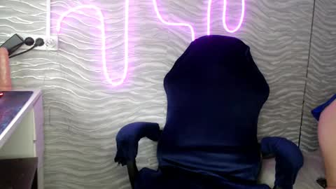 bonny_klyde95 online show from May 5, 11:49 am