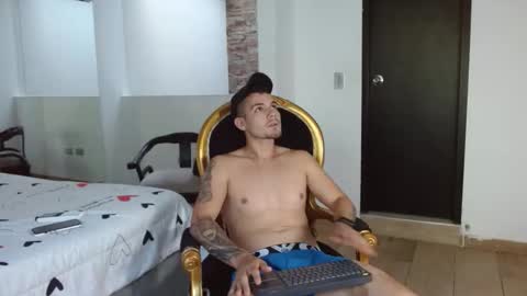 booyhott_ online show from October 5, 10:06 pm