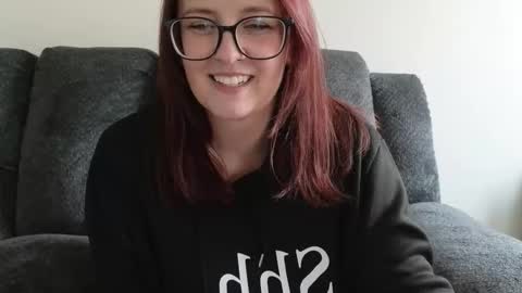 boredbustyhousewife online show from December 4, 5:45 pm