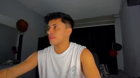 Snapshot of boylatin_777 chatting on March 10, 4:49 am miguel online show from March 10, 4:49 am