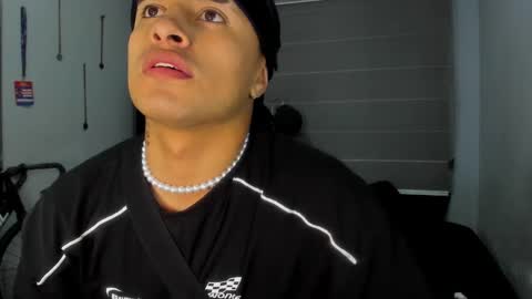 Snapshot of boylatin_777 chatting on February 2, 1:02 am miguel online show from February 2, 1:02 am