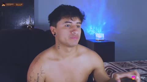 Snapshot of boylatin_777 chatting on October 22, 3:35 pm miguel online show from October 22, 3:35 pm