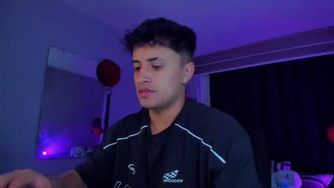 Snapshot of boylatin_777 chatting on March 7, 8:23 am miguel online show from March 7, 8:23 am