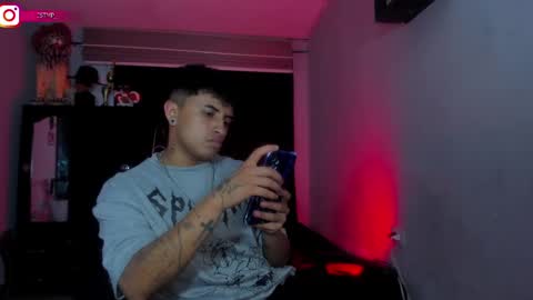 Snapshot of boylatin_777 chatting on February 11, 11:01 pm miguel online show from February 11, 11:01 pm