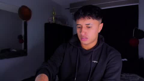 Snapshot of boylatin_777 chatting on March 5, 5:40 am miguel online show from March 5, 5:40 am