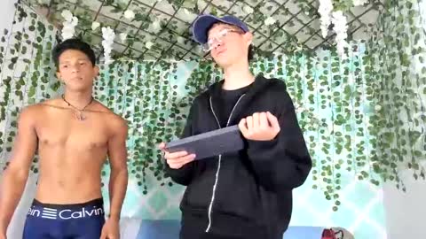 boys4hot_777 online show from March 3, 7:39 pm