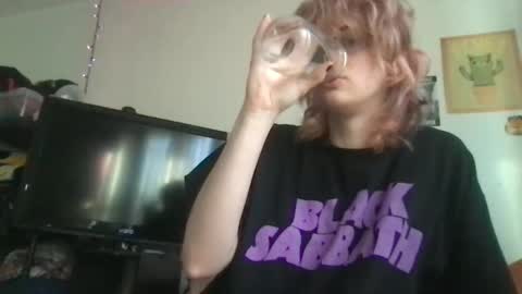 boywithbug online show from February 26, 1:54 pm