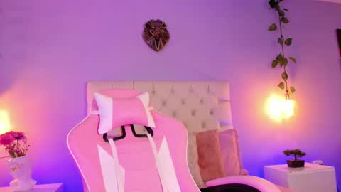   online show from February 28, 12:42 pm