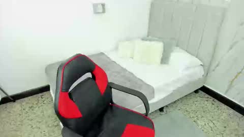 Snapshot of brenda_hot02 chatting on October 22, 7:37 pm brenda_hot02 online show from October 22, 7:37 pm