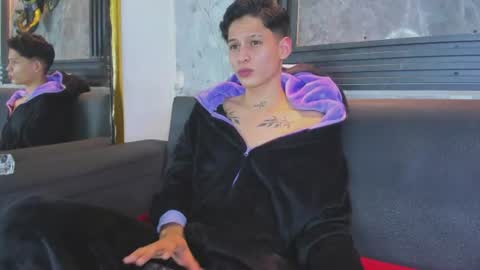 brian_hotof1 online show from July 28, 7:39 pm