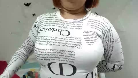 Snapshot of brida_angela29 chatting on October 17, 1:04 pm brida_angela29 online show from October 17, 1:04 pm